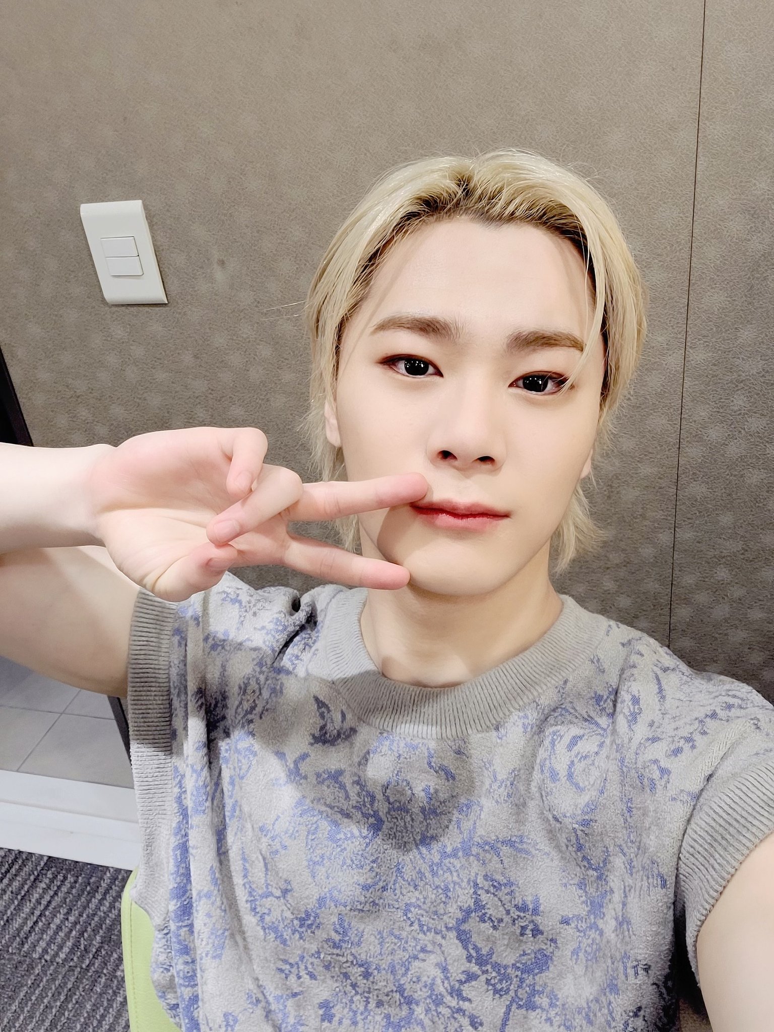 아스트로 ASTRO 문빈 MOON BIN 셀카 ONE 브이 20210408 All_Yours