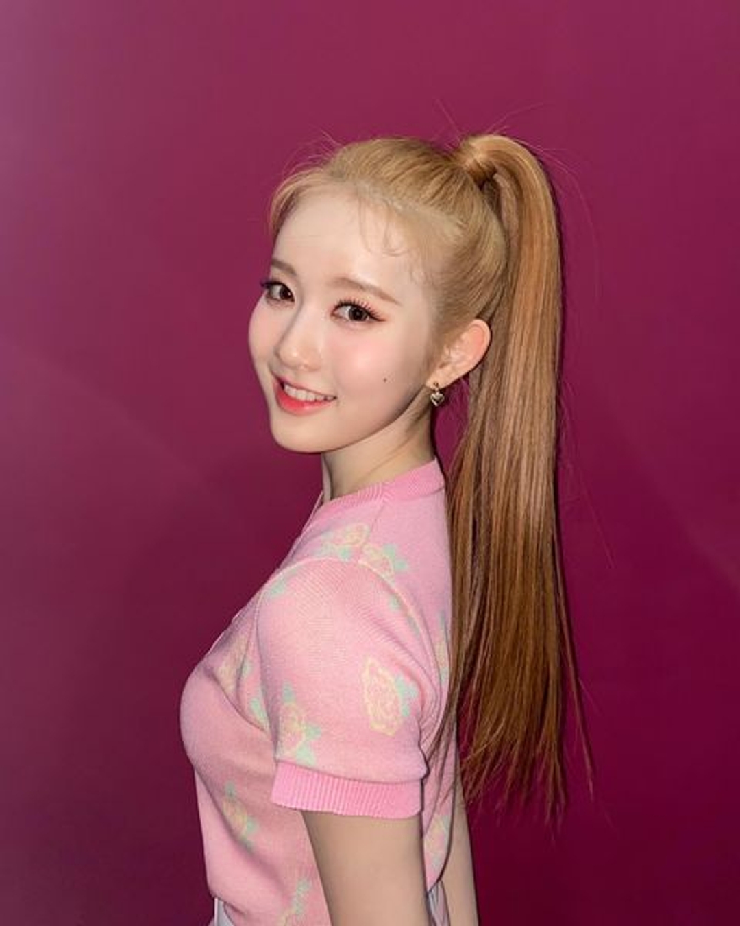 시은 SIEUN 20210723 남찍사 포니테일 옆모습 컬러배경