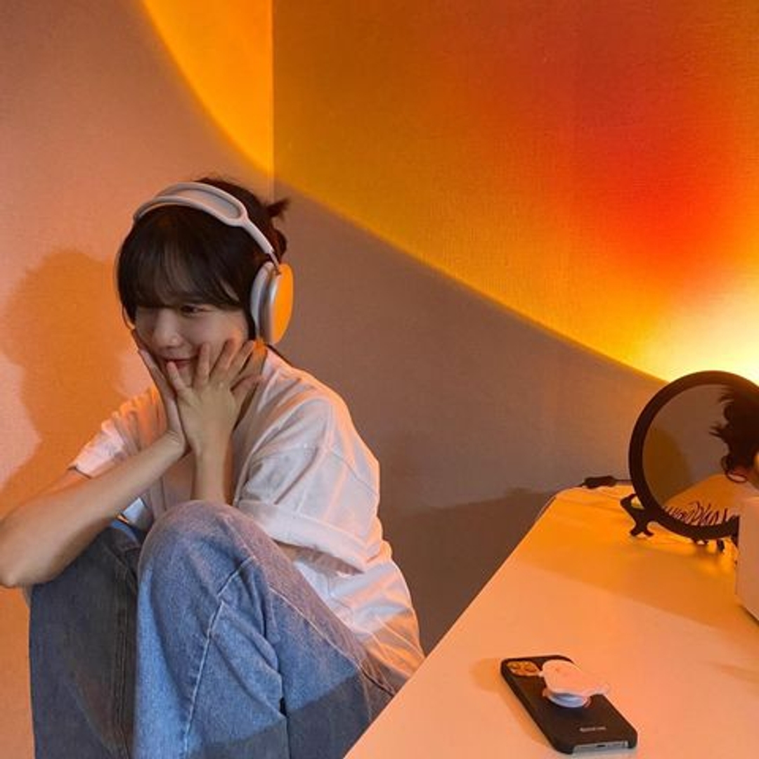 조유리 JO YURI 청바지 헤드폰 headphone jean 20220825