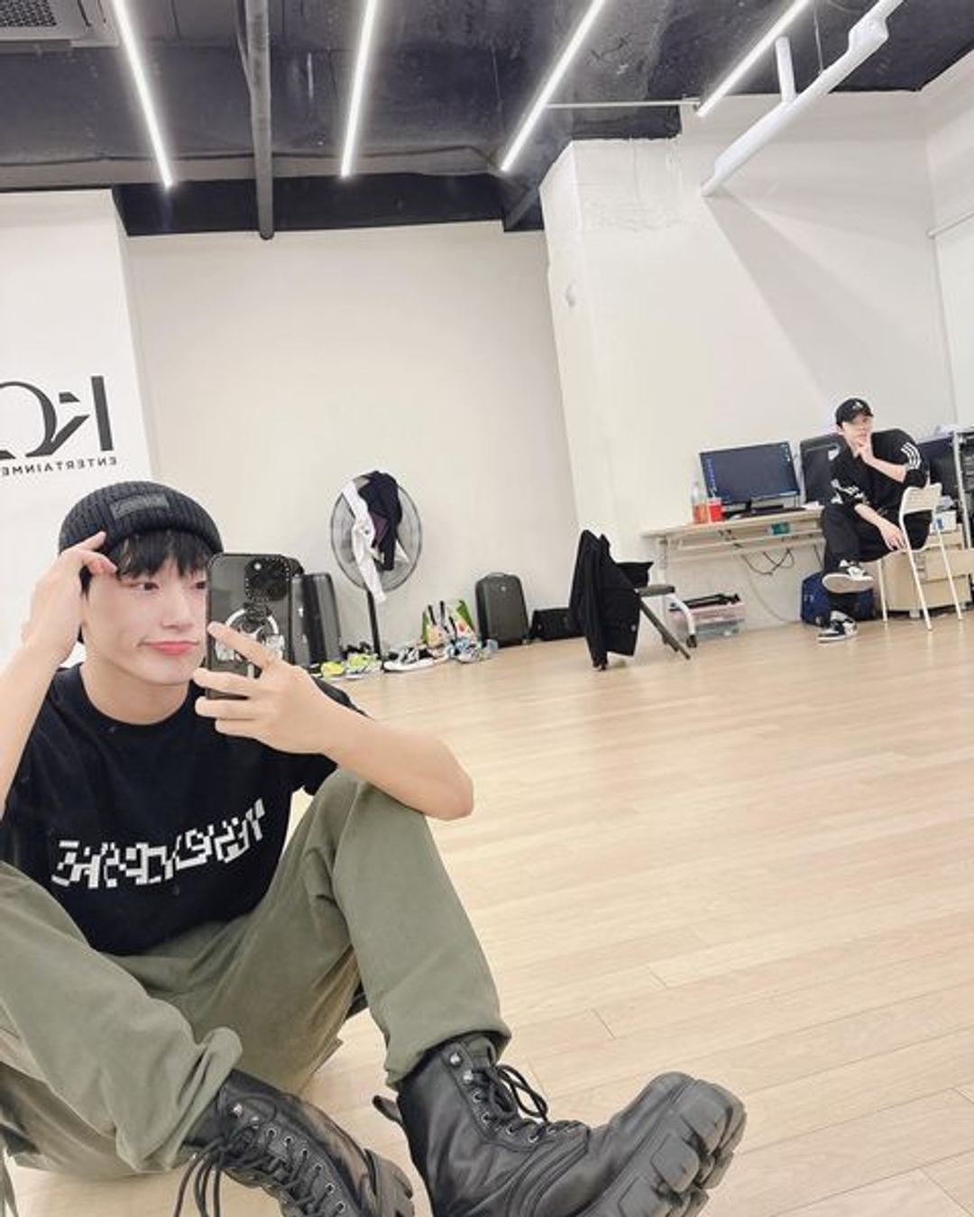 산 San 거울셀카 거울샷 20221014