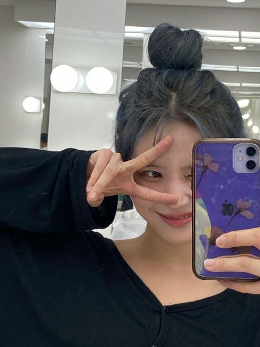 송하영 Hayoung Selfie 똥머리 거울셀카 여친짤 일코 20220705 fromourMementoBox StayThisWay 스디웨