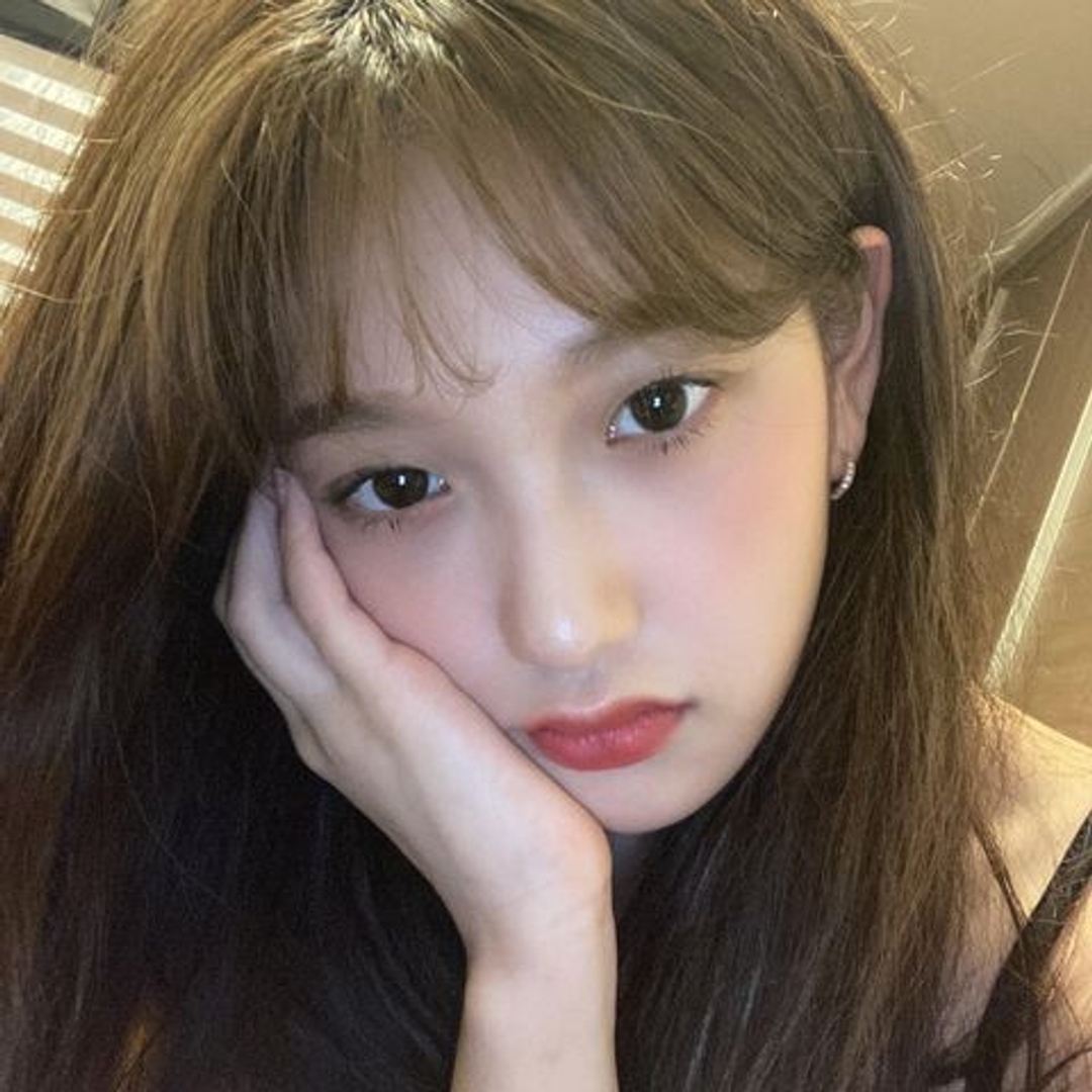 이서연 Seoyeon 셀카 Selfie 배경화면 20201117
