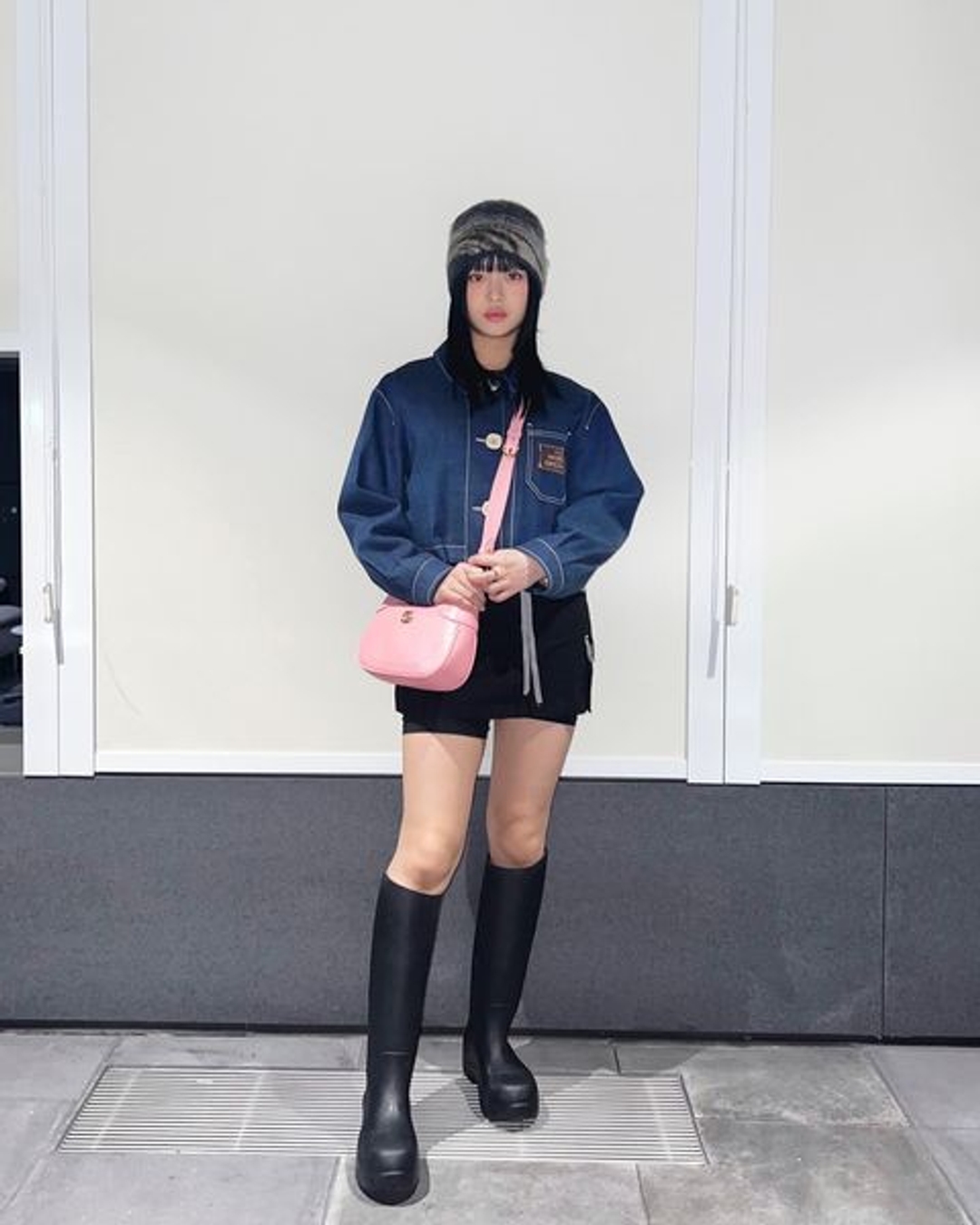 하니 HANNI 청자켓 남찍사 구찌 GUCCI 부츠 20221128