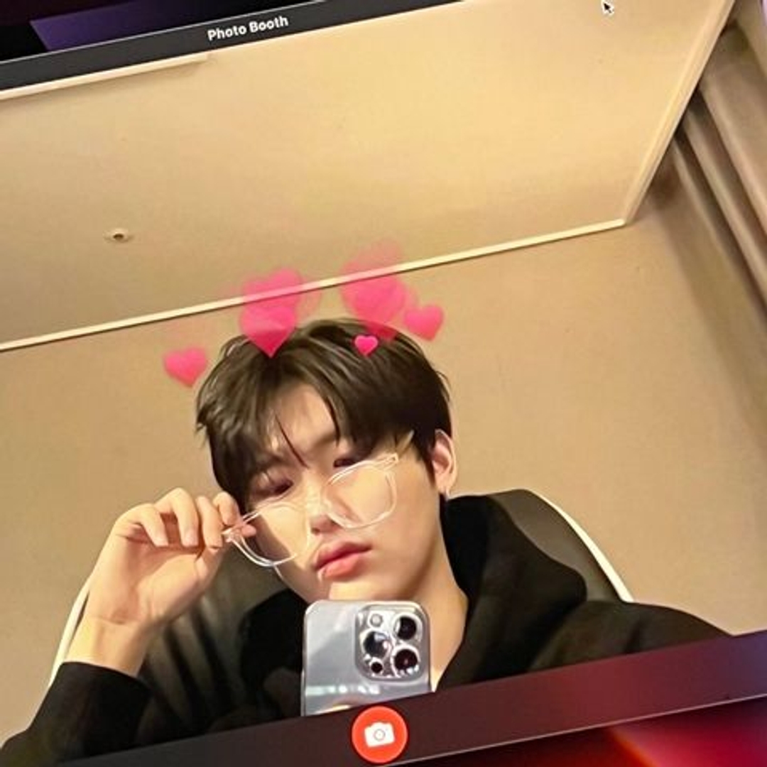 우빈 WOOBIN 거울셀카 루비 쿼카 20230107 우카