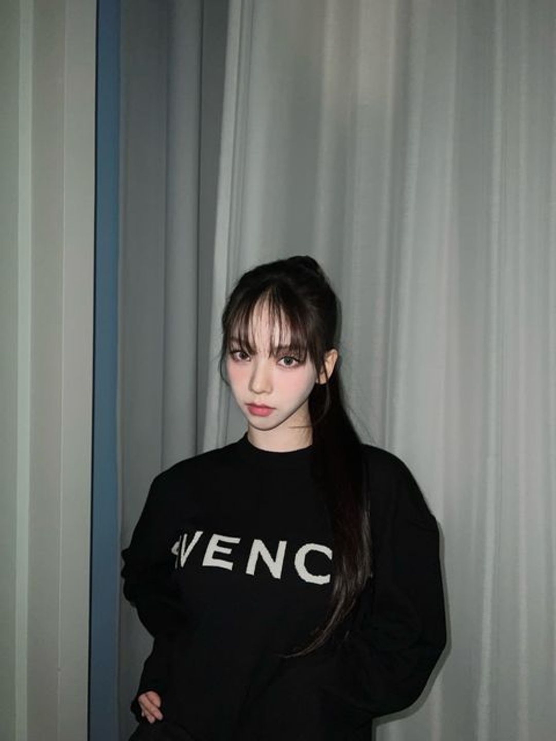 카리나 KARINA 지방시 GIVENCHY 배경화면 남찍사 20230131