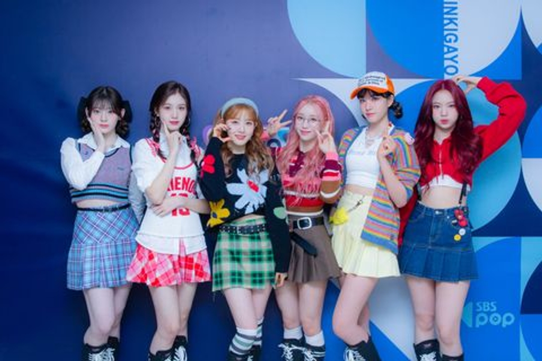 재이 J 윤 YOON 세은 SEEUN 아이사 ISA 시은 SIEUN 수민 SUMIN Behind 인기가요 인가 비하인드 Inkigayo 단체사진 착장인가 테디베어 teddybear 20230219