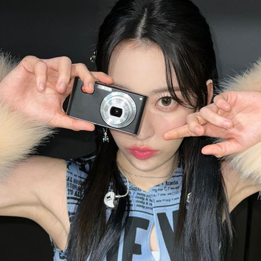 사쿠라 SAKURA 카메라 거울셀카 camera 20230305 mirrorselfie