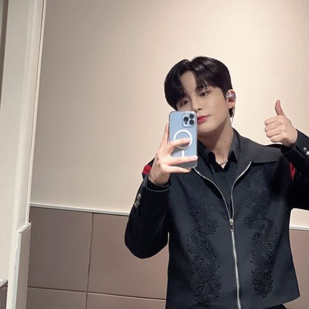 종호 Jongho Selfie 거울셀카 20230308 mirrorselfie