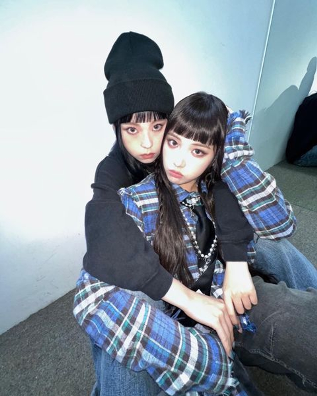 지우 JIWOO 규진 KYUJIN 셀카 Selfie 비니 거울셀카 폰케이스 beanie expérgo 엑스페르고 LoveMeLikeThis 20230319 LMLT mirrorselfie 럽미라잌디스