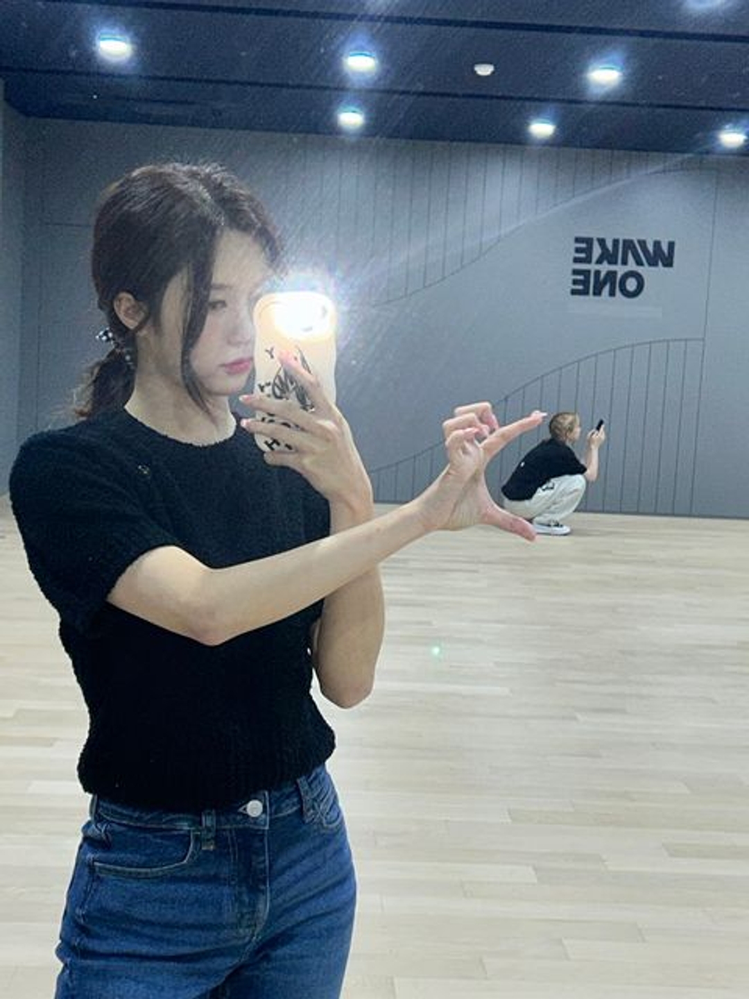 마시로 MASHIRO 김다연 Kim Dayeon 일상 연습실 거울셀카 daily 데일리 거셀 practiceroom mirrorselfie 20231009