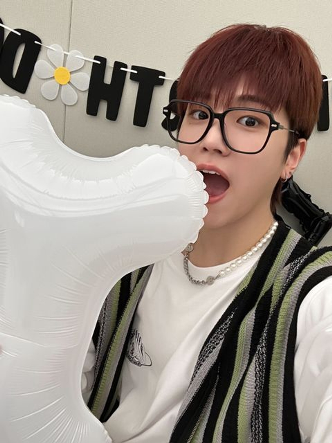 리우 RIWOO Selfie 생일 HBD 셀피 birthday 20231022 해피리우데이 HAPPYRIWOODAY