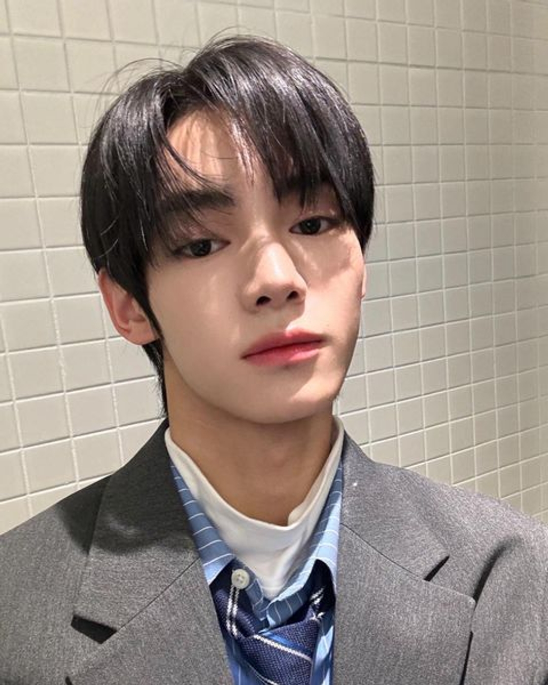 한진 HANJIN 셀카 Selfie 셀피 20240317 스파클링블루 첫만남은계획대로되지않아 Sparkling_Blue