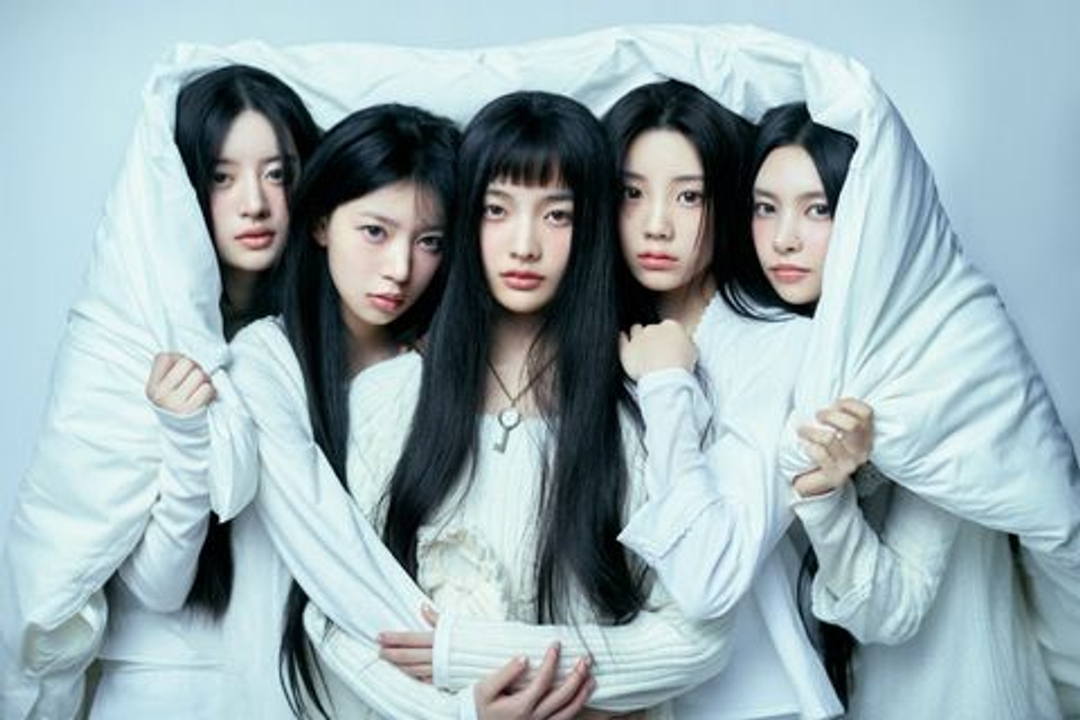 윤아 YUNAH 민주 MINJU 모카 MOKA 원희 WONHEE 이로하 IROHA 컨셉포토 CONCEPTPHOTO 컨포 20240307 SUPER_REAL_ME