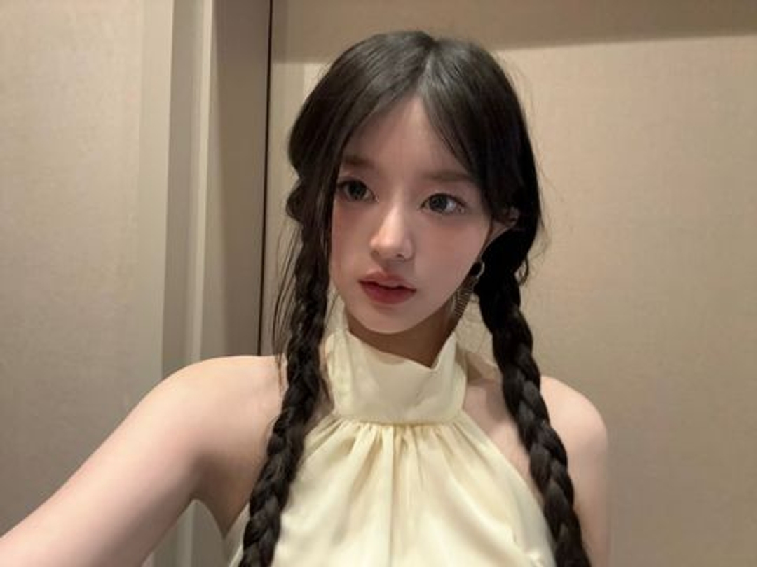 민주 MINJU 셀카 Selfie Behind 비하인드 셀피 SuperRealMe 마그네틱 magnetic 20240604 KWAVE 케이웨이브
