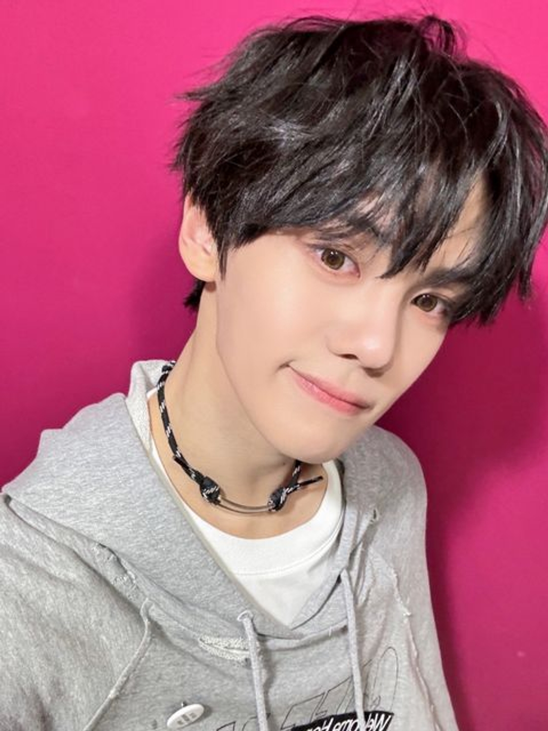 김규빈 KIM GYUVIN 셀카 Selfie Behind 쇼음악중심 쇼음중 비하인드 ShowMusicCore 셀피 20240518 You_had_me_at_HELLO FeelthePOP