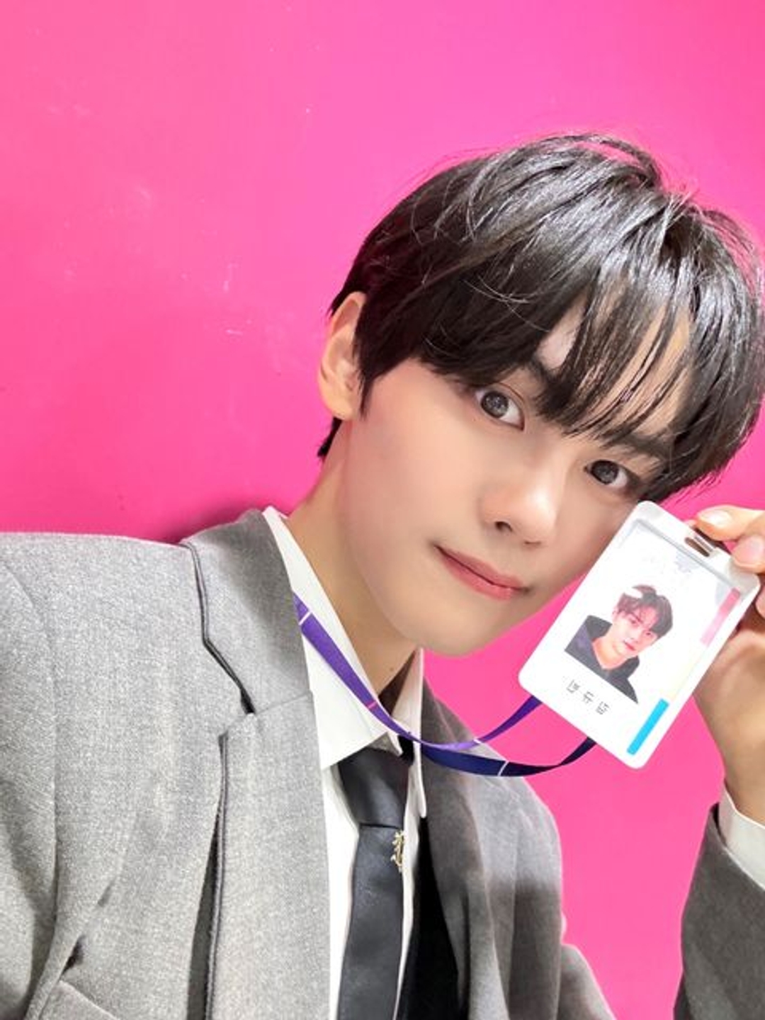 김규빈 KIM GYUVIN 셀카 Selfie Behind MC 쇼음악중심 쇼음중 비하인드 ShowMusicCore 엠씨 셀피 20240518 You_had_me_at_HELLO FeelthePOP